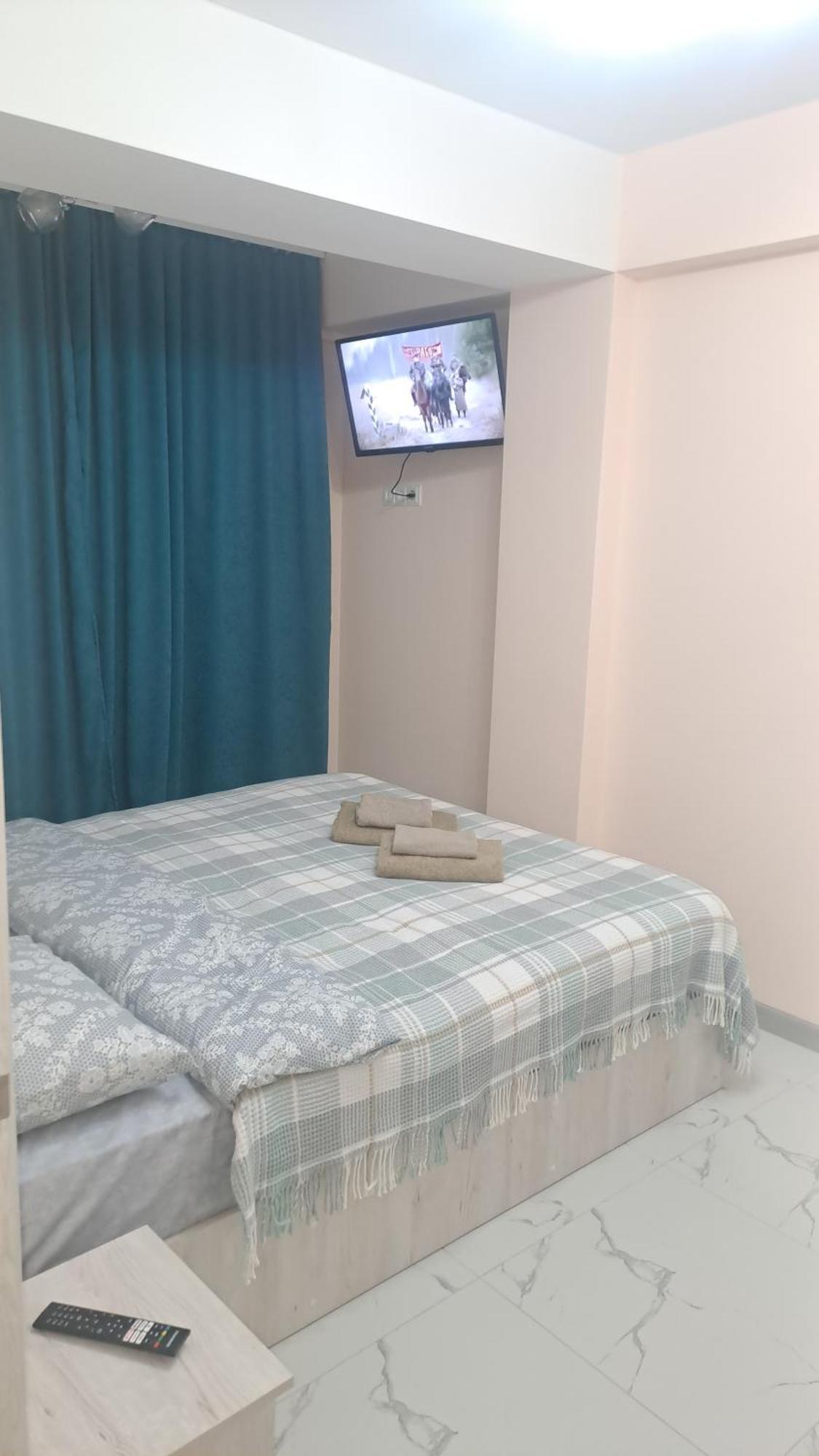 Airport 24/24!!! Parking, Taxi.